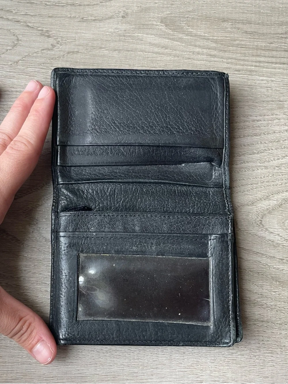 Classic Black Genuine Leather Men's Bi-Fold Wallet - Timeless Style